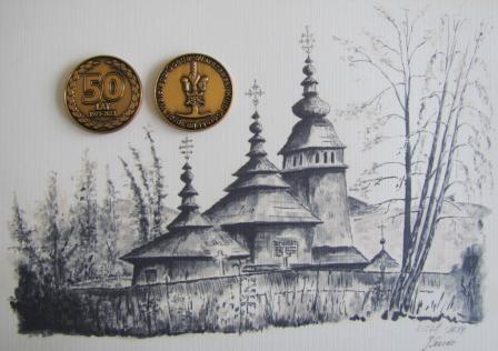 Zdjęcie przedstawia Medal 50-lecia Warszawskiego Klubu Górskiego na tle grafiki z cerkwią w Kotaniu autorstwa Jana Szarana